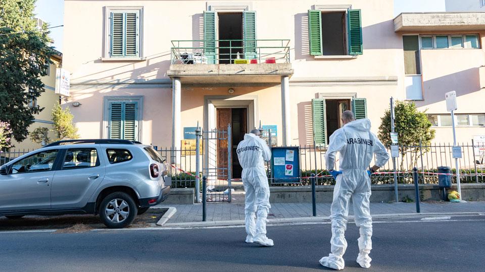 Omicidio-suicidio nel centro di accoglienza, ucciso per gelosia: si indaga sui telefoni