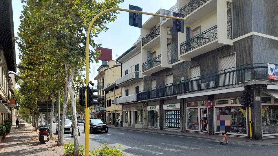 Montecatini, due multe in 8 minuti: un’altra “vittima” della telecamera al semaforo di corso Matteotti