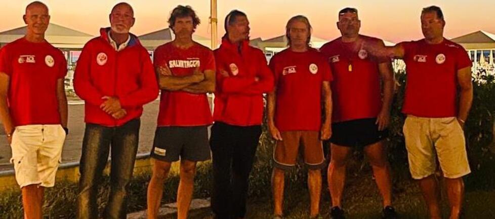 «Vogliamo essere pagati il giusto»: i bagnini della Versilia lanciano la loro vertenza