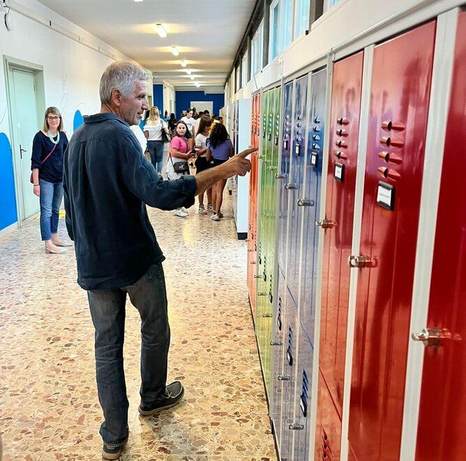 Rivoluzione a scuola sul modello Usa: aule  personali per i prof, si spostano gli alunni 