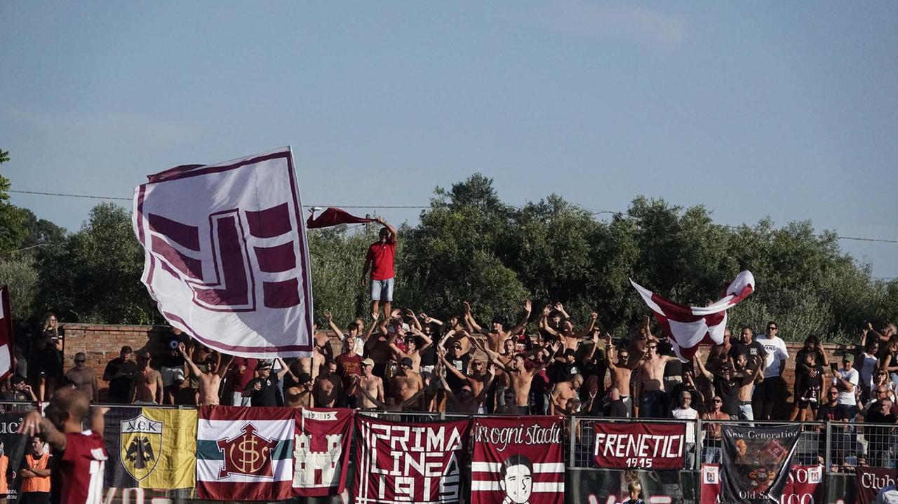 «Bel mercato, questo Livorno ci piace». I tifosi amaranto promuovono società e squadra