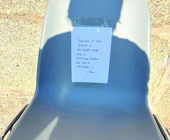 Olbia, ladro pentito restituisce le sedie rubate alla chiesa
