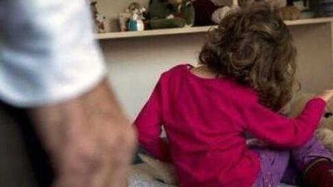 Sassari, 20 anni dopo fratello e sorella denunciano lo zio: "Ci violentava"