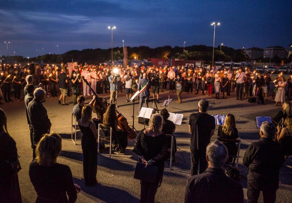Fiaccolata, concerto e la mostra alla Rotonda: Livorno  ricorda l’alluvione del 2017