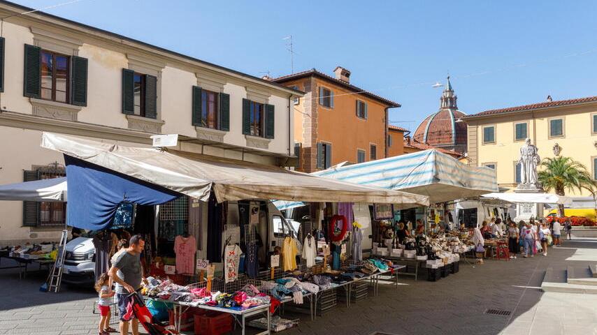 Pistoia, ambulanti soddisfatti del trasloco dalla storica piazza Spirito Santo