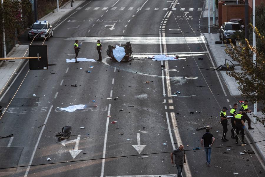 
	L'auto nel viale Marconi<em> (foto Mario Rosas)</em>

