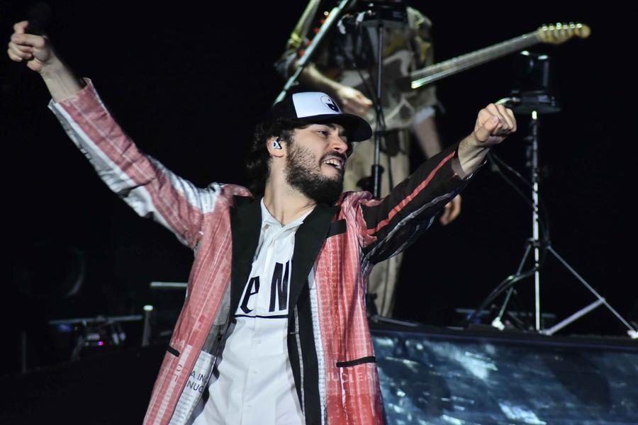 Reggio Emilia, i Pinguini Tattici Nucleari infiammano la Rcf Arena: «Mai cantato davanti a 80mila persone... Una serata storica»
