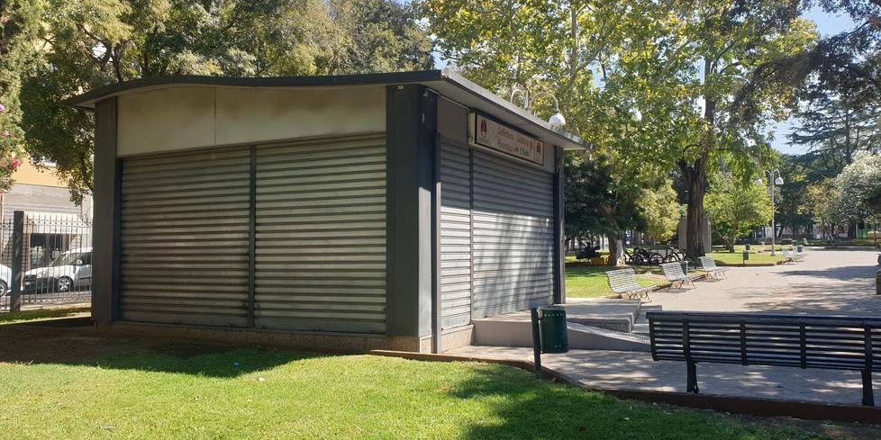 Sassari, serrande abbassate ai giardini 