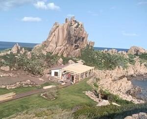 Lotzorai, via alla rimozione del Lounge bar dell’Isolotto 