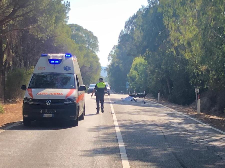 Pula, con la moto contro un pullman: muore un 24enne di Lanusei