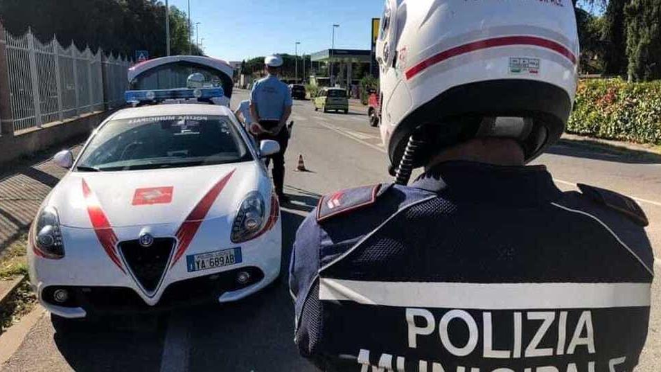Rivoluzione in arrivo per i vigili. Un dirigente capo e taser per tutti<br>