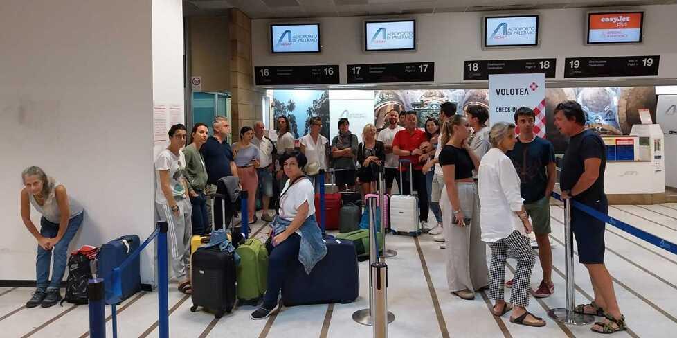 A Pantelleria non si atterra. Una turista di Carpi: «Lasciati in aeroporto a Palermo»<br type="_moz" />
