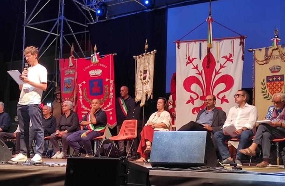 «Scuola e casa per i più deboli». L’appello di Rosy Bindi e don Ciotti dal palco di Pistoia