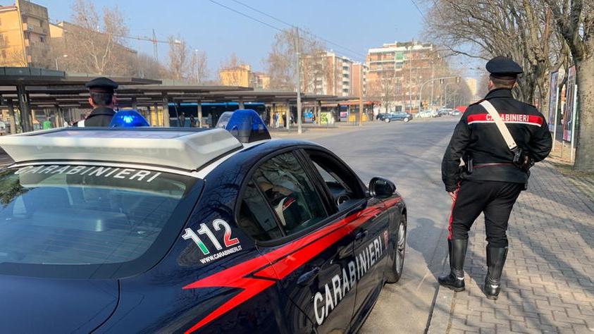 Una pattuglia dei carabinieri (foto d'archivio)
