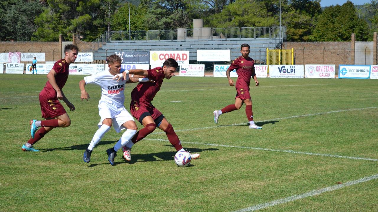 Un’azione di gioco allo stadio Muzi di Orvieto