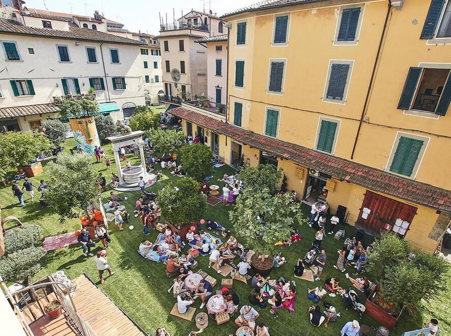 Pistoia, il centro diventa un giardino: tremila metri quadrati di “verde” in città