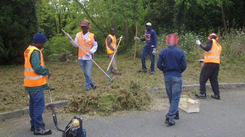 A Montecatini il progetto per integrare i migranti: puliranno le strade e sistemeranno i giardini