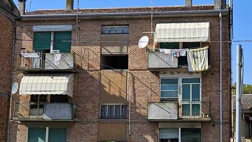 Berra, svegliati dal fumo dell’incendio: nella notte evacuata una palazzina