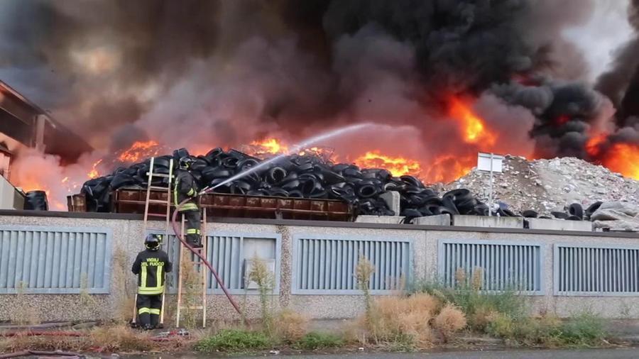 
	Immagine di repertorio di un incendio in una discarica

