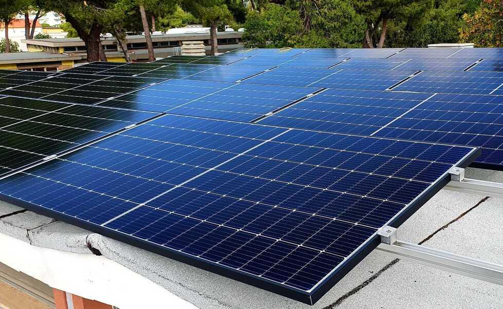 Cecina, fotovoltaico per otto scuole: previsti anche nuovi infissi