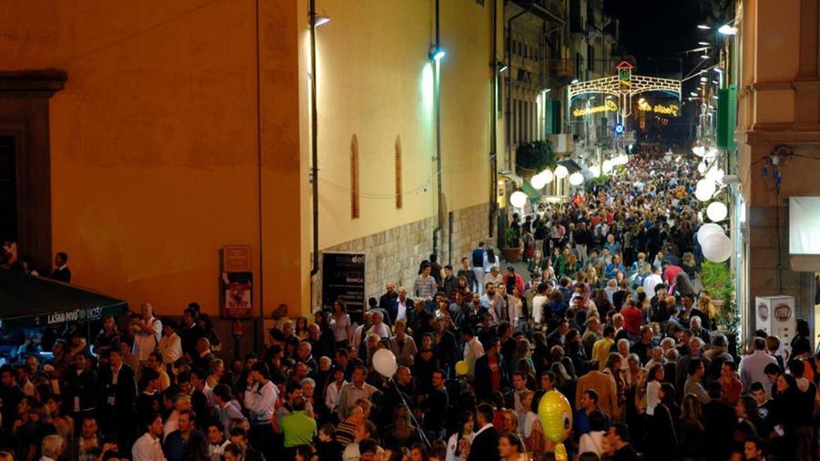 
	Il centro di Pontedera gremito in una delle passate edizioni della Festa del Commercio (Foto archivio Franco Silvi)

