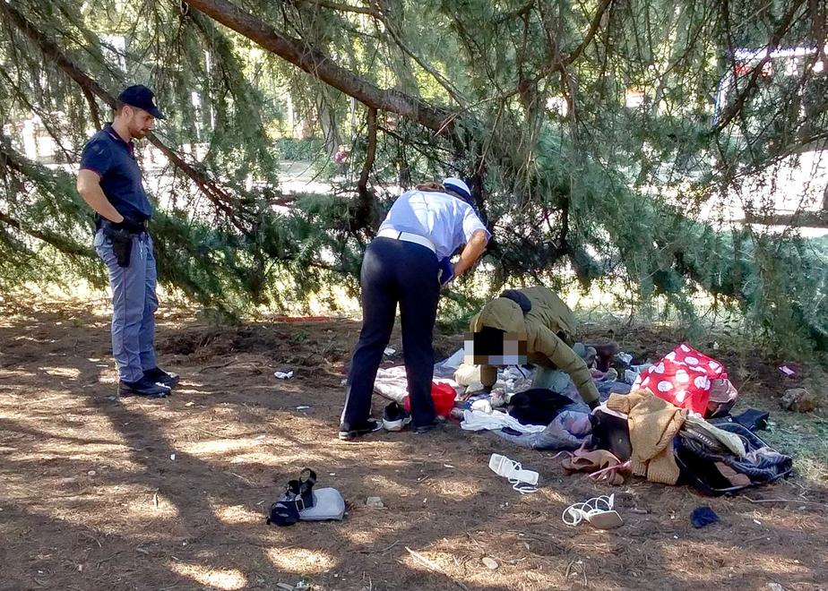 Siringhe, sangue e resti di crack nel covo dei pusher alle Cascine