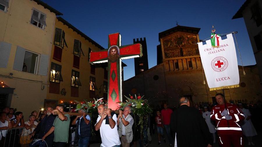 Lucca, da San Frediano a San Martino. Tutto pronto per la Luminara