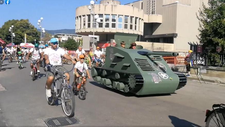 “Biciclettata della Salute”. In mille per le strade di Pistoia tra goliardia e beneficenza