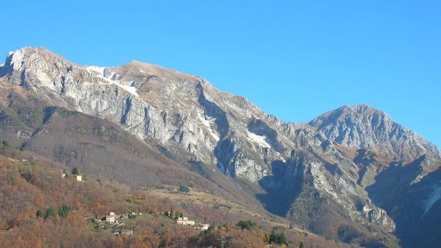Carrara, cade in montagna: grave escursionista