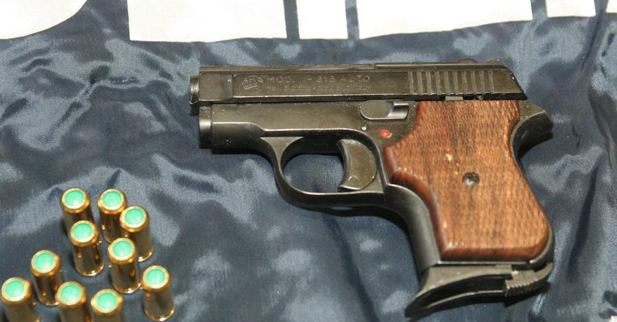 
	Una pistola "scacciacani"

