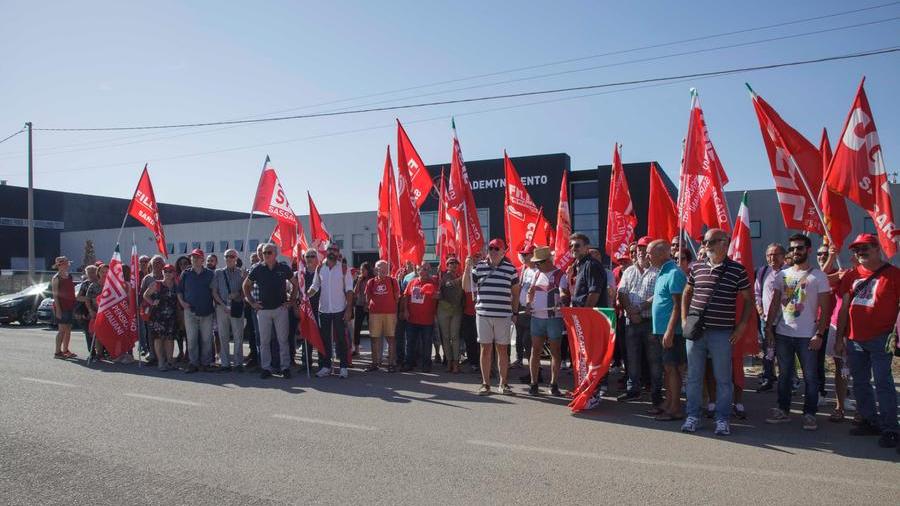 Alghero San Marco Cgil davanti alla sede Nobento