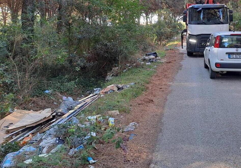 Ruspe e camion in azione a  Coltano operazione di pulizia da 10mila euro