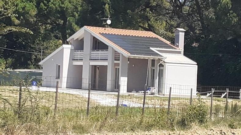 Ponsacco, 110mila euro per abbattere la casa abusiva. Ma la battaglia legale è lunga