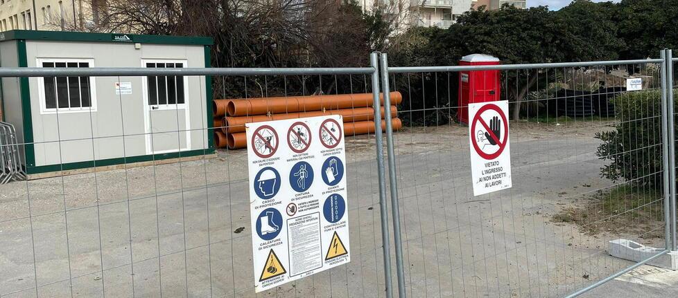 Follonica, cantieri del restyling ancora fermi. I commercianti scrivono al sindaco