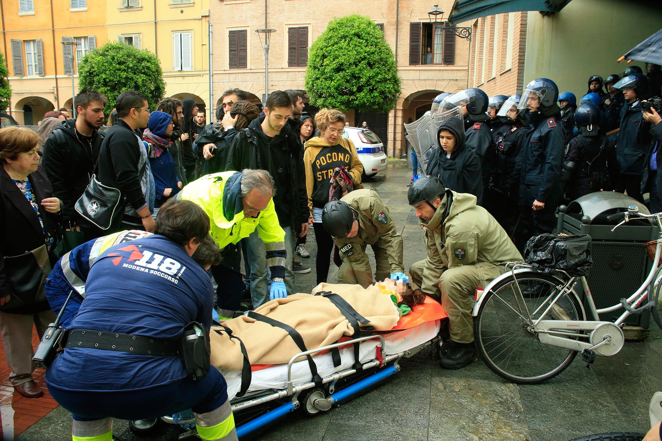 Modena. «Picchiò la manifestante in piazza» Agente condannato a 18 mesi<br>
