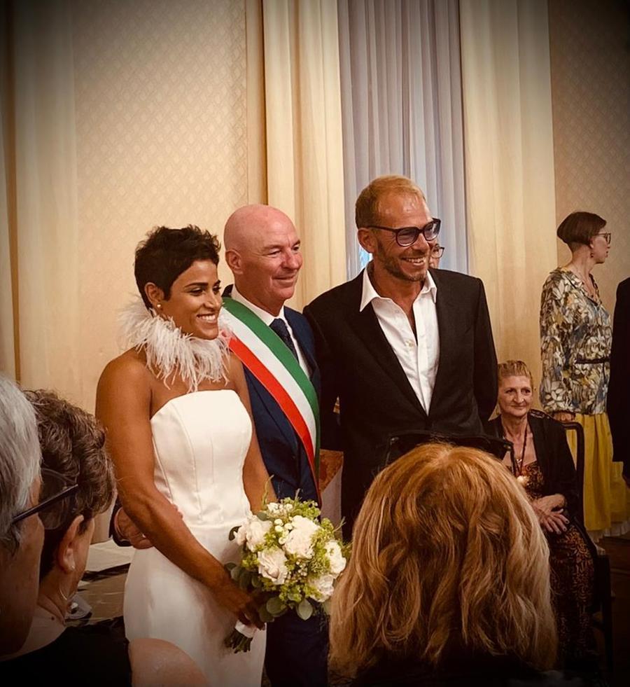 Livorno, fiori d’arancio per la cantante Karima: ha detto sì al suo Riccardo