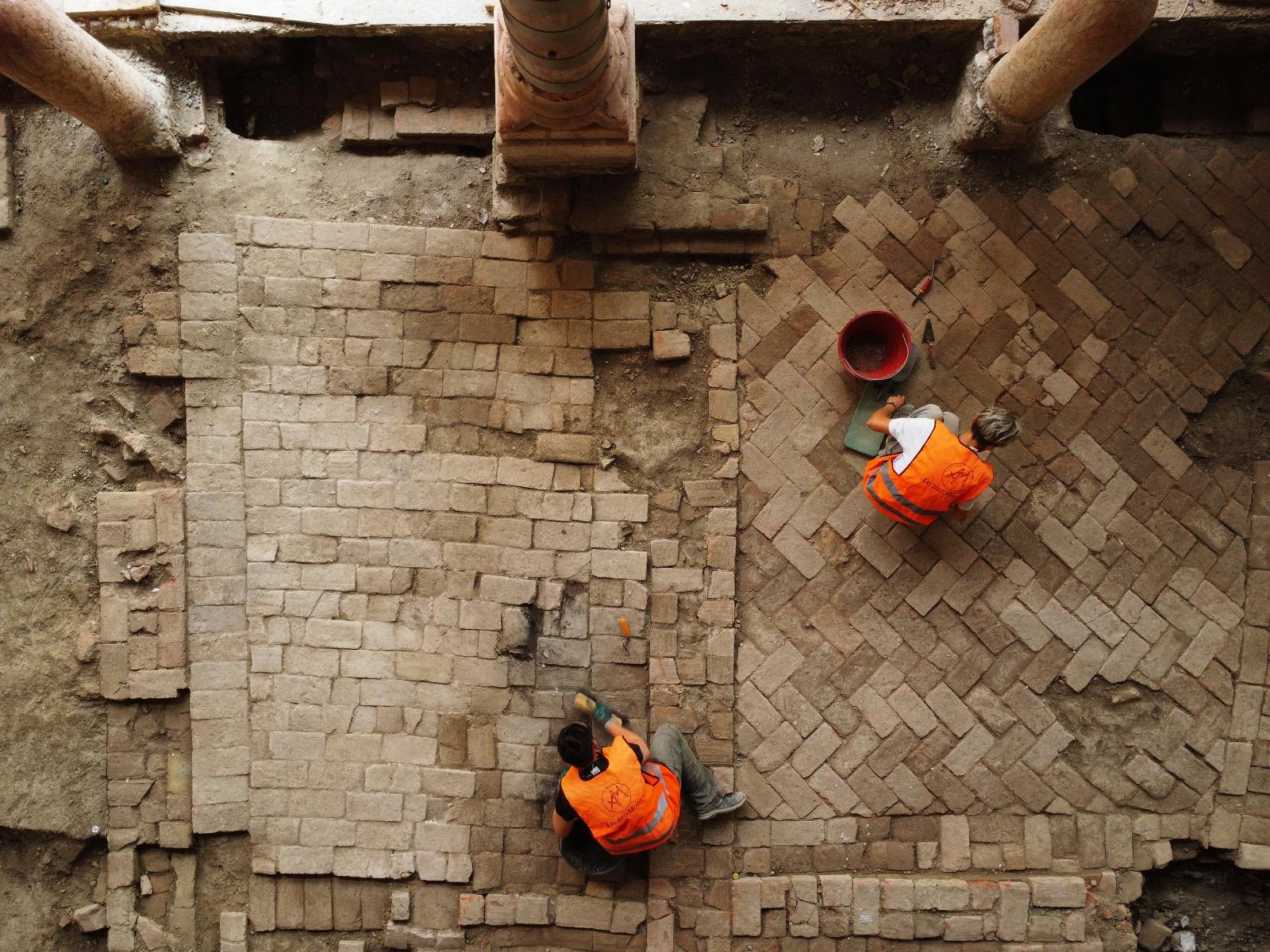 Mirandola. Spunta l’antico pavimento di metà ’400<br type="_moz" />
