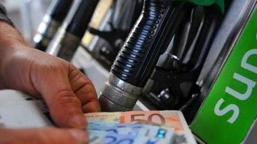 Benzina oltre i due euro al litro, il triste record ancora nel Nuorese 