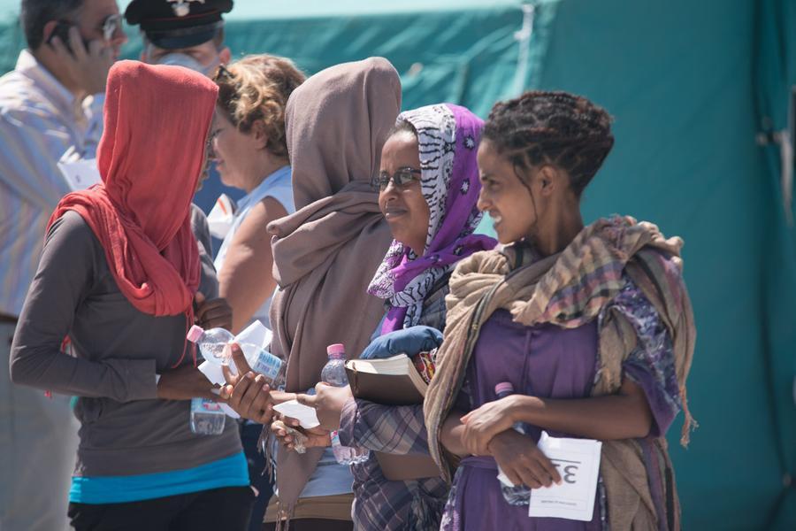 Altri 100 migranti trasferiti nell’isola dal ministero