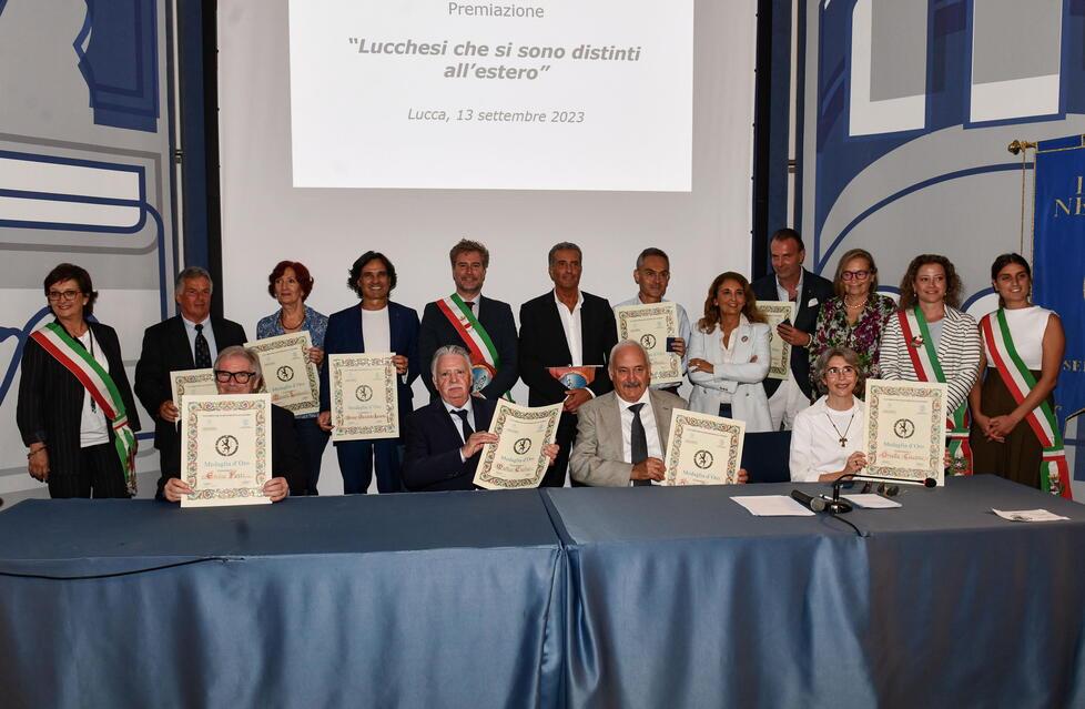 Lucca, il grande cuore della città batte in ogni angolo del globo: le storie dei 15 premiati