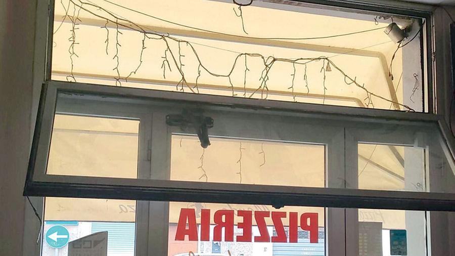 Piombino, altri due furti nella notte a Mondo Pizza e al Baraonda: l’identikit del ladro