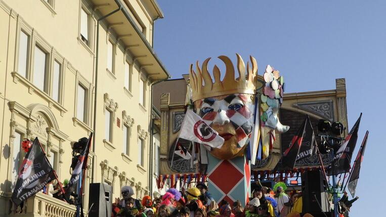 Carnevale di Viareggio, ecco il bando per le pedane aggregative: non potranno essere più di sei
