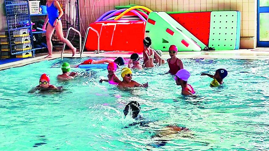 Dai corsi per bimbi all’acqua pole: in piscina ce n’è per tutti i gusti