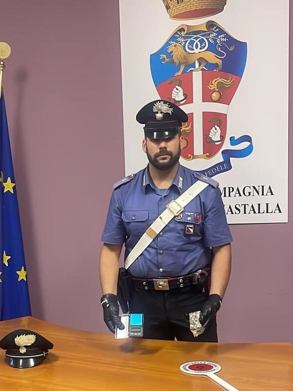 Sorpreso nel parco con la droga, denunciato un 17enne