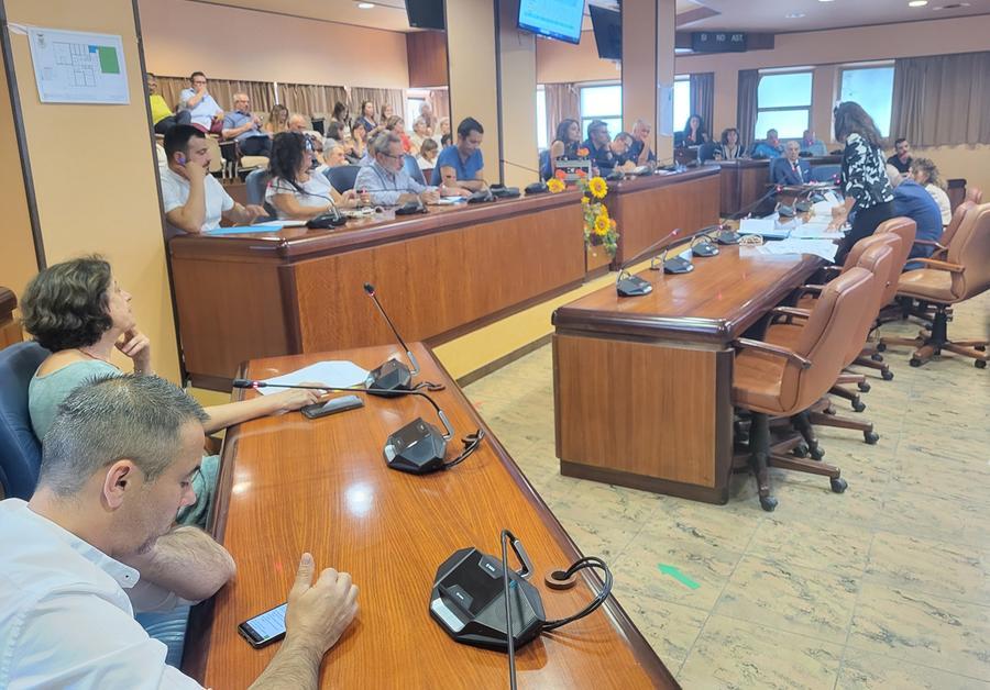 
	La riunione in provincia

