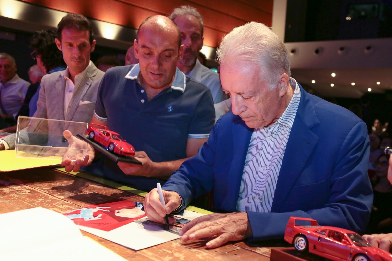 Maranello. Piero Ferrari, Patrese e Alesi per il libro sulla Rossa<br>
