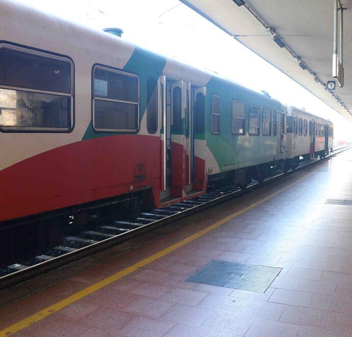 Codigoro, ragazzina molestata in treno
