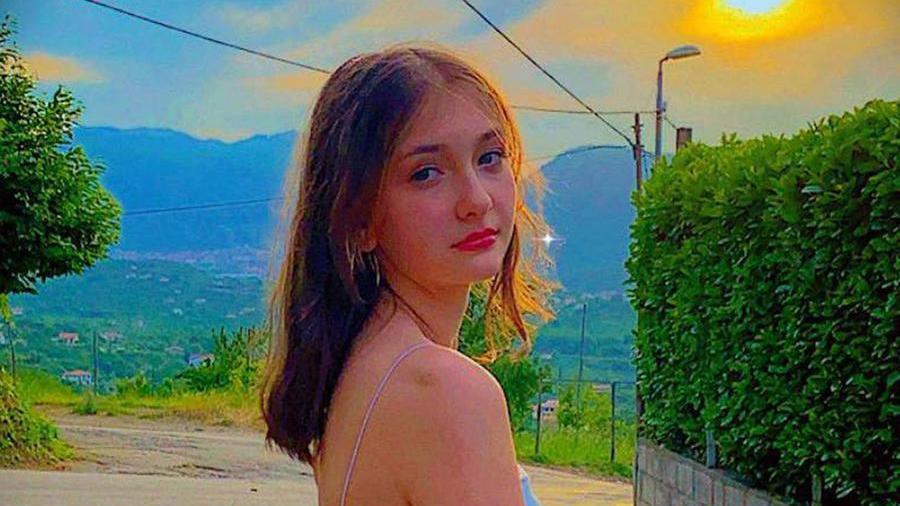 Morta a 15 anni fulminata nella vasca da bagno: 5 indagati, ci sono anche imprenditori toscani