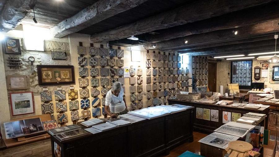 
	Contus de arrejolas, il piccolo museo di mattonelle nel quartiere Castello a Cagliari <em>(foto Mario Rosas)</em>

