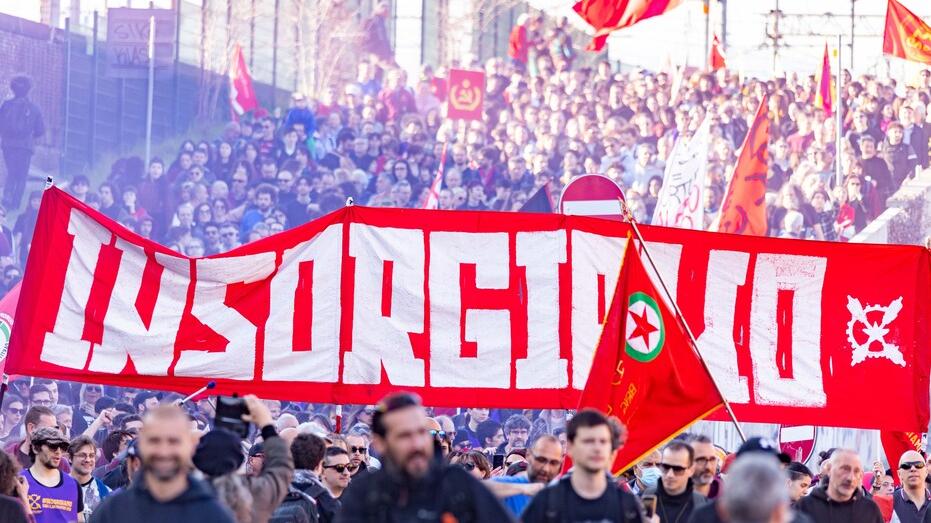 Ex Gkn, la resistenza dei lavoratori diventa progetto. Nasce la fabbrica popolare